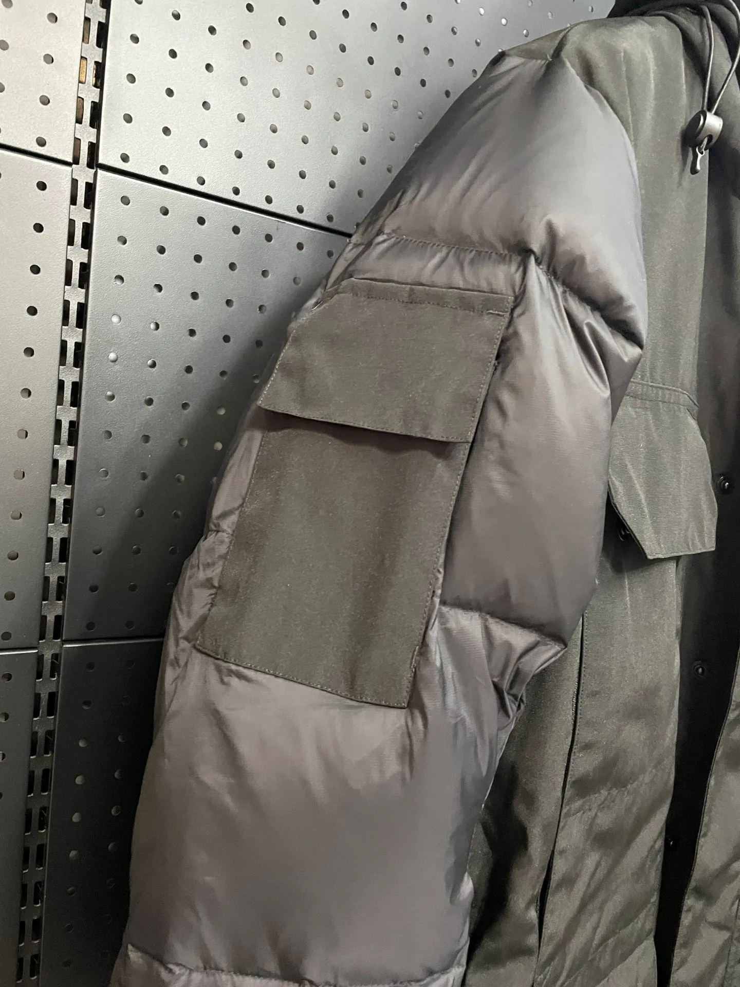 2058MW Canada Goose 。( +100) Standard Expedition Classic ，Canada Goose 。 Expedition ， ， ， ， Quality 。 ：Black White Pink Gray Size：XS S M L XL XXL